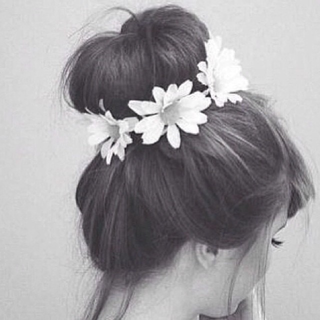 Updo Hairstyles To Try This Summer 14 Different Hair Buns Gazzed 