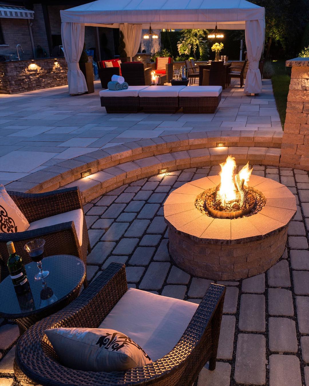 Modern backyards with outdoor fire place, Rattan furniture and Pergola